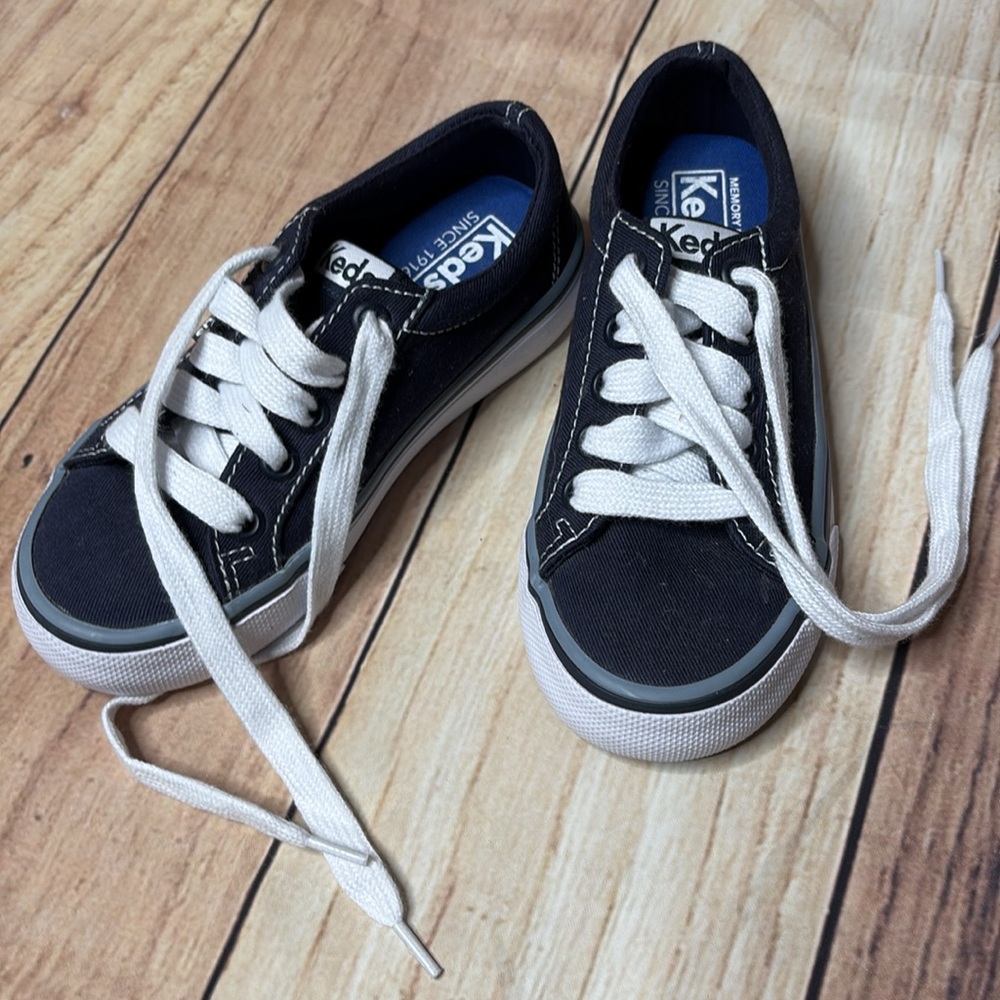 KEDS Jump Kick Navy Canvas Tie Laces Sneakers Boy or Girl Size 11M